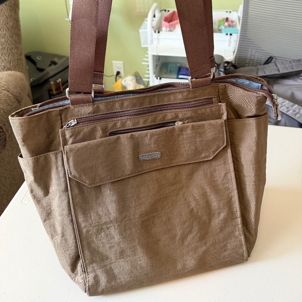 Baggallini travel purse